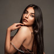 Authentic original perfumes in Pakistan — 100% genuine girl photo